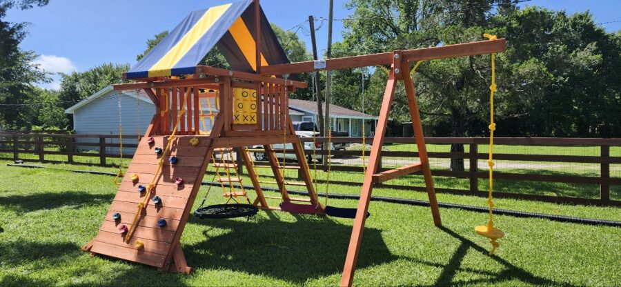 Parrot Island Playcenter with Tarp Installed 2