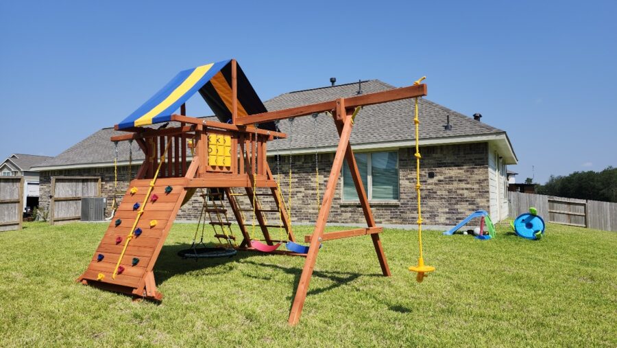 Parrot Island Playcenter with Tarp Installed 6