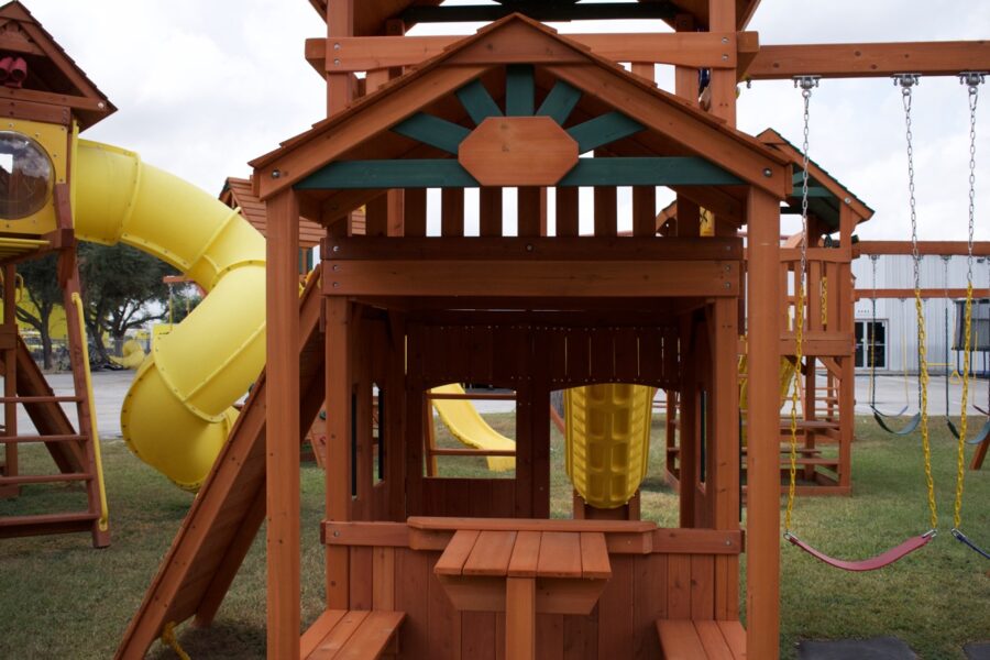 Parrot Island Fort w/Wood Roof, Snack Bar & Playhouse Panels